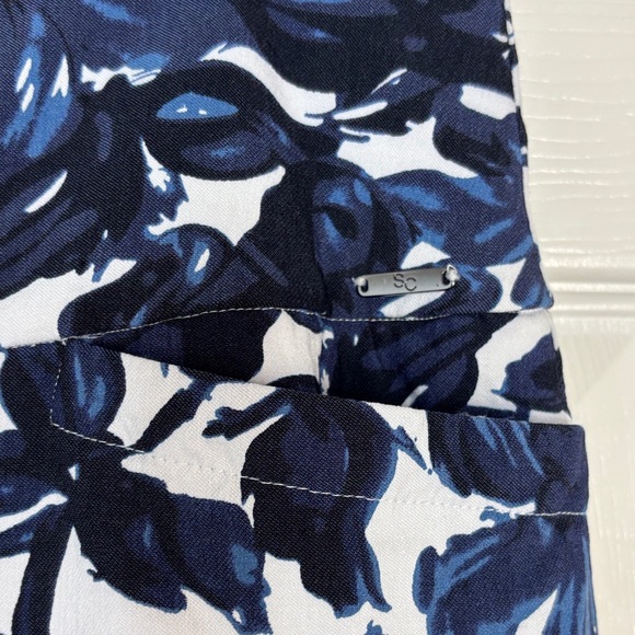 S.C. & CO. Golf Skort | White and Navy Floral - Picture 6 of 11